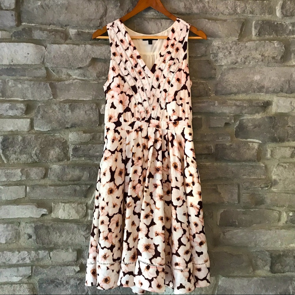 Banana Republic Size 4 Pink/Brown/White Floral Knee-Length Dress w/ POCKETS! 🌸